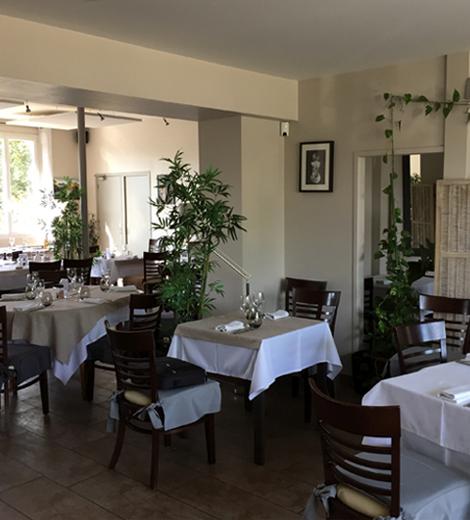 Salle du restaurant traditionnel le Val Joli à Vouvray (37) près de Tours